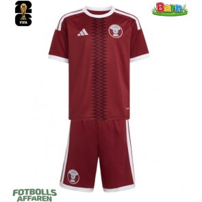 Qatar Hemmaställ Barn VM 2026 Kortärmad (+ Korta byxor)